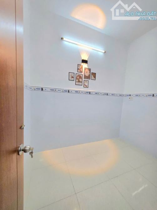 Bán nhà hẻm 2581 Huỳnh Tấn Phát Nhà Bè, Dt 3,3x8m, 1 lầu. Giá 1,98 tỷ - 2