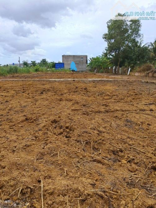Bán đất gần IDICO Tân Đức  diện tích 2.300m2 xã Hựu Thạnh, Đức Hòa, Long An giá 13.8 tỷ - 2