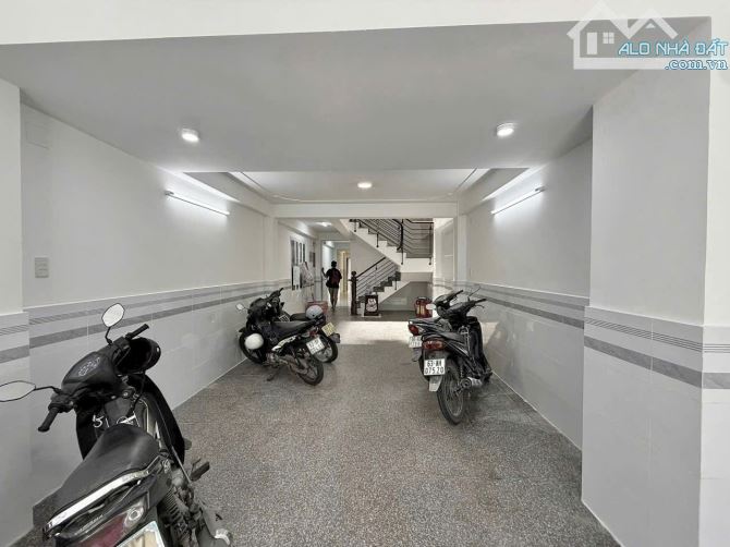 Tòa nhà CHDV đường Dương Quảng Hàm, P.5, GV - Ngay ĐHVL có 20P full nội thất - giá: 16,9ty - 2
