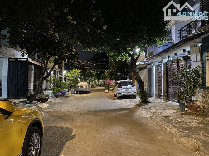 Lô đất trống Dương Quảng Hàm, P. 6, GV. DT: 5,6m x 15m CN: 84m² đường 12m giá 9,5tỷ TL. - 2