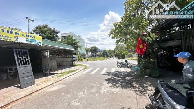 HIẾM CÓ KHÓ TÌM–NHỈNH 4 TỶ NHÀ CẤP 4 MẶT TIỀN CHU LAI_NON NƯỚC–SÁT BIỂN, SÁT SÔNG, GẦN FPT - 2