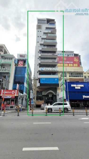 Bán Toà nhà Siêu Vị Trí, Góc 2 Mặt Tiền Trung tâm Quận 3 DT:10x33 KC: Hầm 12 Tầng NH:12m2 - 2
