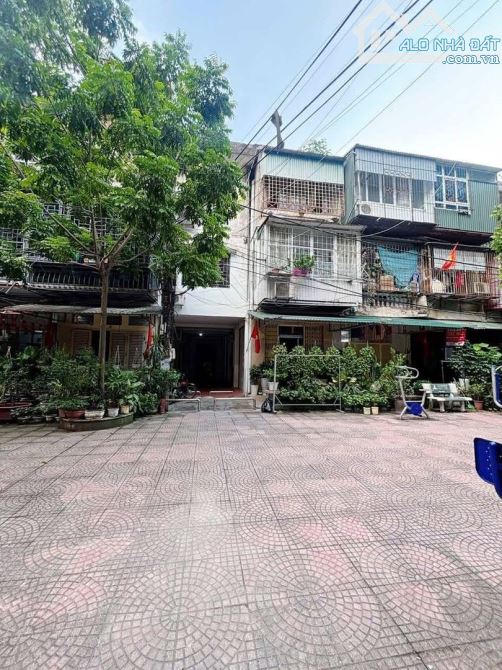 Hiếm Bán - Ô Tô - Tập thể Đại Học Thuỷ Lợi - Đống Đa - Dt :75m2/2PN*nhỉnh 4 tỷ - 2