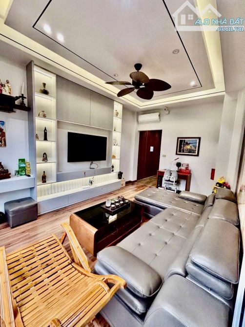 Bán Nhà Ngọc Thuỵ 50m2-11.5 tỷ-GARA Ô TÔ-NGÕ THÔNG-FULL NỘI THẤT-Ô CHỜ THANG MÁY-SỔ VUÔNG - 2