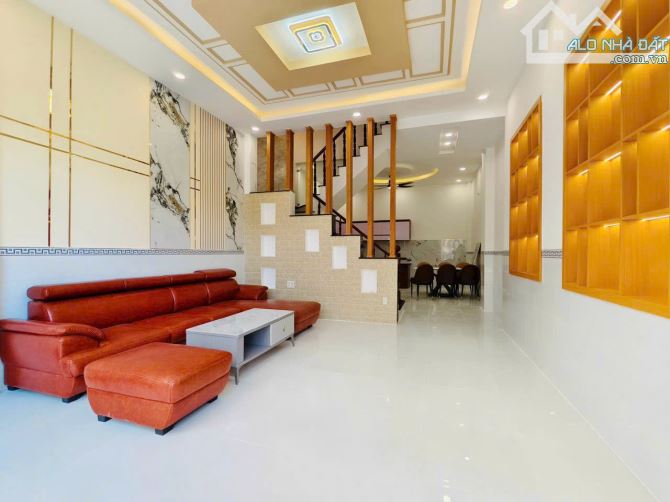 NHÀ PHỐ NGAY CHỢ MINH PHÁT, QUẬN 12 - 3 TẦNG 5.X TỶ - 2