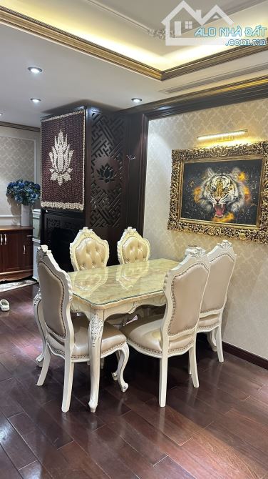 Cho thuê căn hộ 3 ngủ rộng nhất HC Golden City Bồ Đề Long Biên, 120m. Giá: 23 triệu - 2