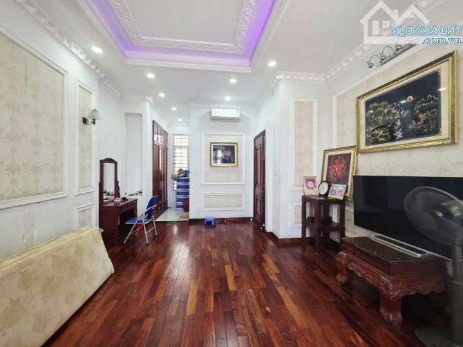 Nhà 5 tầng (4x18m) Đông tứ trạch. Mặt tiền Thạch Thị Thanh, khu sang trọng - 22,9 tỷ - 2