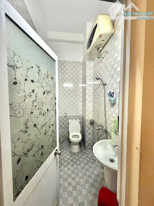 HÀNG CHƯA QUA ĐẦU TƯ NHÀ KIỆT Ô TÔ HẢI CHÂU GẦN CHỢ HÒA CƯỜNG 2 TẦNG CHỈ 4 TỶ 99 - 2