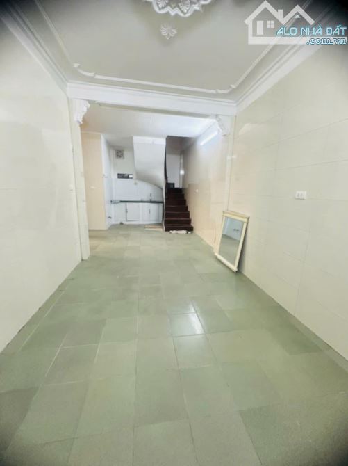 CƯC HIẾM - NHÀ ĐẸP Ở LUÔN - TRUNG TÂM VĂN MIẾU QUỐC TỪ GIÁM - 8M Ô TÔ TRÁNH - Ở ĐẲNG CẤP - - 2