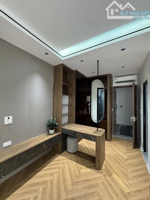Gara ô tô 6T thang máy Phố Trạm gần cầu Vĩnh Tuy hơn 11 tỷ full nội thất ở ngay - 2