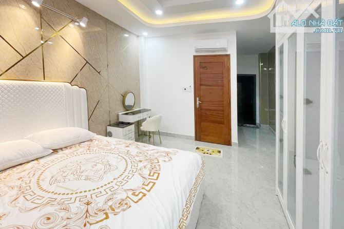Bán nhà Nguyễn Trọng Tuyển Phú Nhuận, Xe hơi, 46m² (4m x 11.5m) 5 Tầng - Giá 12 tỷ TL - 2