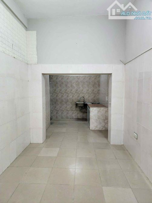 Cho thuê nhà ngõ Khâm Thiên, 2 tầng x 50m2, 3 ngủ, 2 vệ sinh, 10 triệu - 2