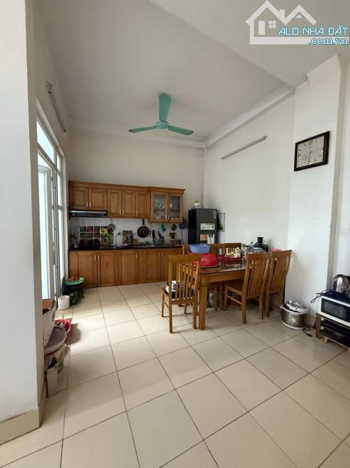 Bán phân lô ngã tư Huỳnh thúc kháng - 15 tỷ - DT 42m - 2 thoáng, ô tô tránh - 2