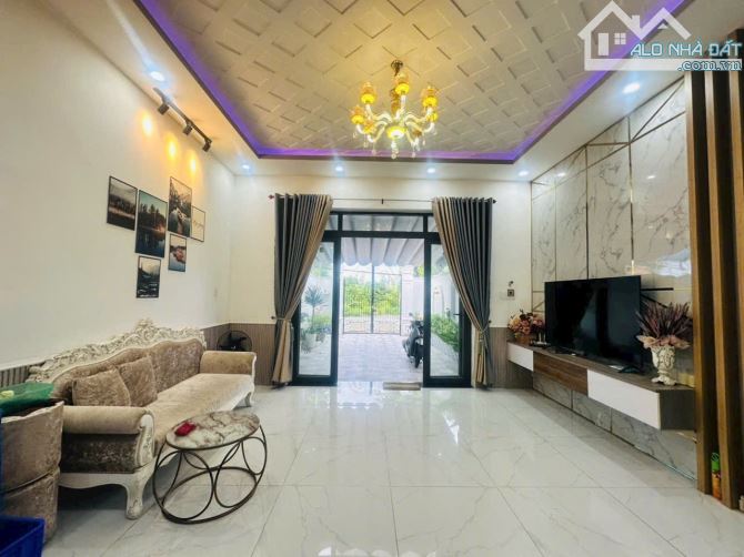 Nhà mới đường huyện ĐH25C khu dân cư đông đúc - 2