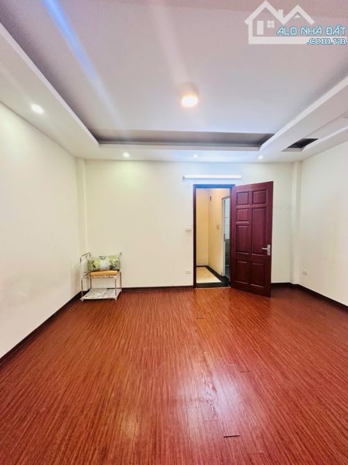 NHÀ TRẦN BÌNH 5 tầng 30m , MT 5m2, Giá 7,5 tỷ . Nhà phân lô, nông thoáng, gần ô tô , full - 2