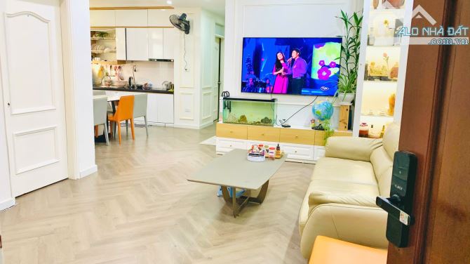 Cần bán căn hộ chung cư 100m2 vị trí vàng mặt phố Nguyễn Thị Định - Cực hiếm - 2