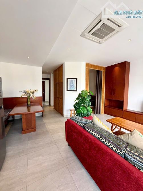BÁN  HOMESTAY 7 TẦNG THANG MÁY - GARA Ô TÔ PHỐ NGỌC THUỴ. DT: 115m. MT: 6M. GIÁ 26.9 TỶ. - 2