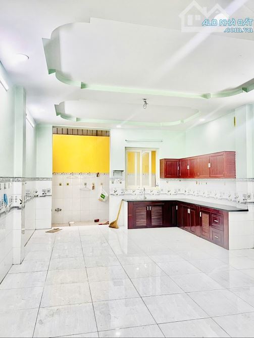 Mặt tiền khu Tên Lửa - Phân lô chuẩn - 4 tầng - 4m x 20m - 4PN - An ninh - 2