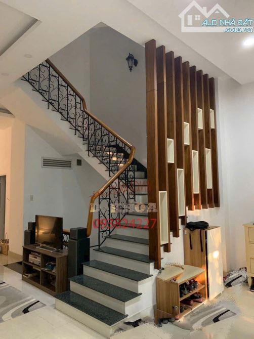 Cần Tiền bán gấp BT Compound nhánh view sông Sài Gòn Q2. Dt 135 m2 Chỉ 34 Tỷ - 2