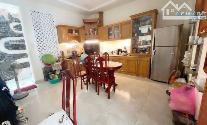 NHÀ PHÙ HỢP VỚI KHÁCH THÍCH RỘNG RÃI YÊN TĨNH - HƠN 100M2 - 14 TỶ - 2