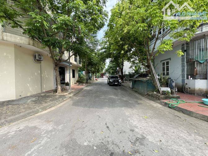 Bán đất 120m2 TĐC Đông Dư, Phường Bát Tràng, đường rộng 11m, sổ đỏ chính chủ, giá đầu tư - 2