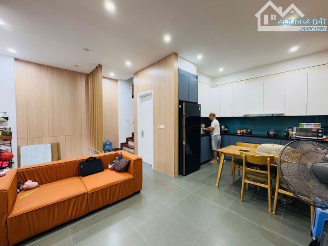 BÁN NHÀ 5 TẦNG, TRẦN THÁI TÔNG, LÔ GÓC, 2 MẶT THOÁNG, NGÕ THÔNG, MẶT TIỀN 5M, NỘI THẤT ĐẸP - 2