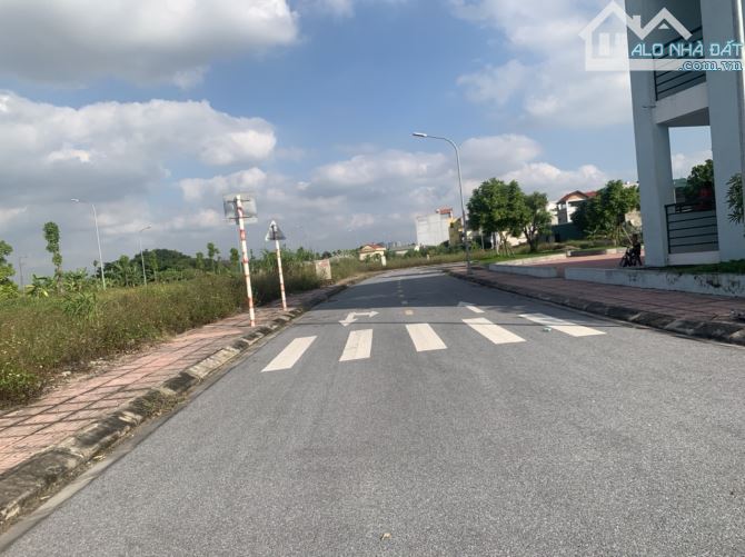 Chủ cần bán 65m đất đất giá gần hồ điều hòa 30ha rộng nhất Long Biên, giá định cư - 2