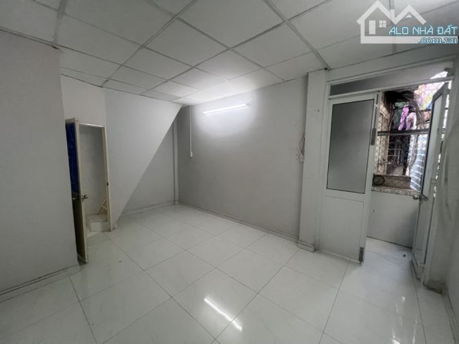 KHU VIP QUẬN 10 - NHÀ 3 TẦNG - CHỈ 3.3 TỶ3 TẦNG - BUÔN BÁN SẦM UẤT - HẺM THÔNG TỨ TUNG - 2
