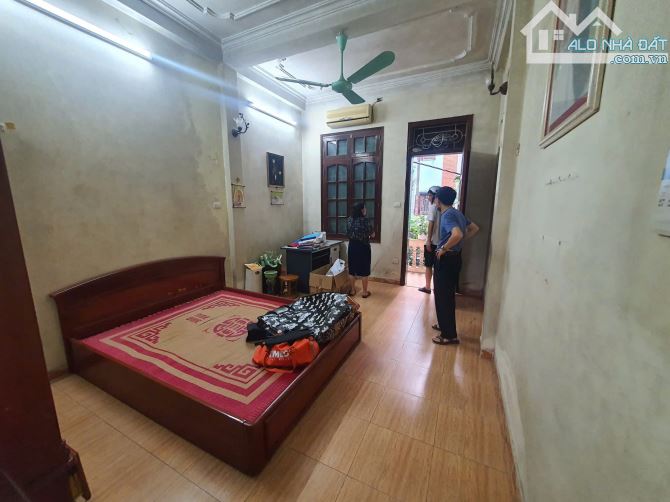 Cho thuê nhà riêng phố Chùa Hà - Cầu Giấy - DT 55m2 - 5 phòng ngủ - giá chỉ 18 triệu/tháng - 2