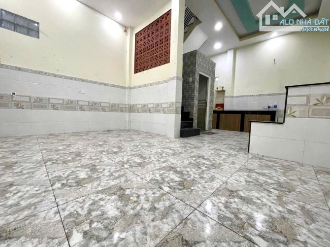 BÁN NHÀ 3 TẦNG, HẺM XE HƠI NGAY TÊN LỬA, NHINH 5 Tỷ. - 2