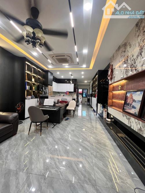 BÁN NHÀ PHÂN LÔ LINH ĐÀM - HOÀNG MAI - GARA - THANG MÁY - DT 80M X 5 TẦNG - MT 4.8M - 2