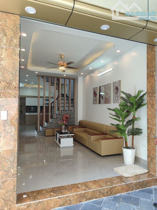 Nhà cực đẹp xem là mê gần 50m2 ô tô đỗ cửa chỉ hơn 6₫ - 2