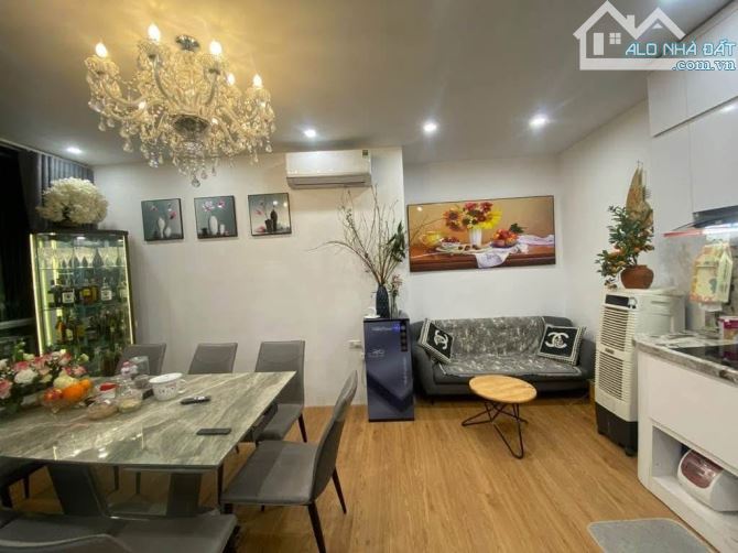 Bán nhà Trần Cung, DT 40m, MT 4,2m, nhà mới, full nôi thất, ô tô qua cửa, gần Cầu Giấy - 2