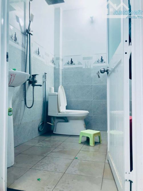 Nhà bán P.Quyết Thắng cũ ( Trấn Biên mới) 2,4 tỷ 61m2 đúc kiêng cố 61m2 hẻm 3 gác - 2
