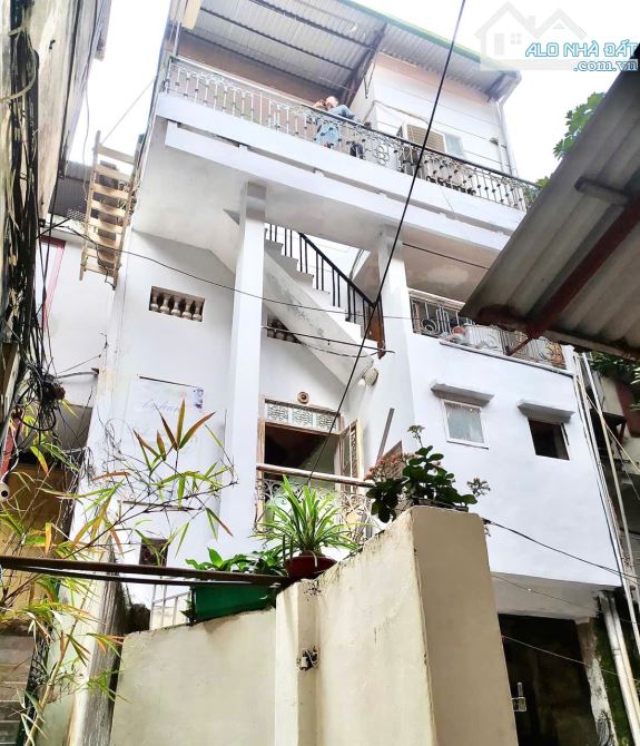 Bán Nhà phố Hàng Cót, Hoàn Kiếm 2 tầng Gần 30 m nhỉnh 5 TỶ, Sát phố, dòng tiền 10 triệu/1T - 2