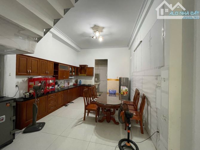 BÁN NHÀ 2 TẦNG, MT NGÔ GIA TỰ, 89M2 NGANG 4,1M, GIÁ 15,5 TỶ. Cn25.8 - 2