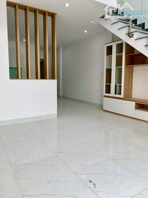 BÁN NHÀ GÁC LỬNG GẦN CÂY XĂNG ĐỨC HƯNG - GIÁP PHƯỜNG TÂN PHONG - 1ty690 - 2