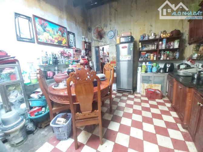 BÁN ĐẤT TẶNG NHÀ CẤP 4 _ DT 105M2_ NGAY ĐH MARKETING _ LÊ VĂN VIỆT Q9 - 2