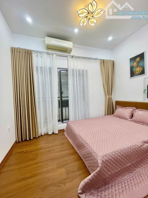 Lô góc 2 MP Hoàn Kiếm, DT 76m2 *7T thang máy, dòng tiền 1,1 tỷ/năm, chào 21,5 tỷ - 2