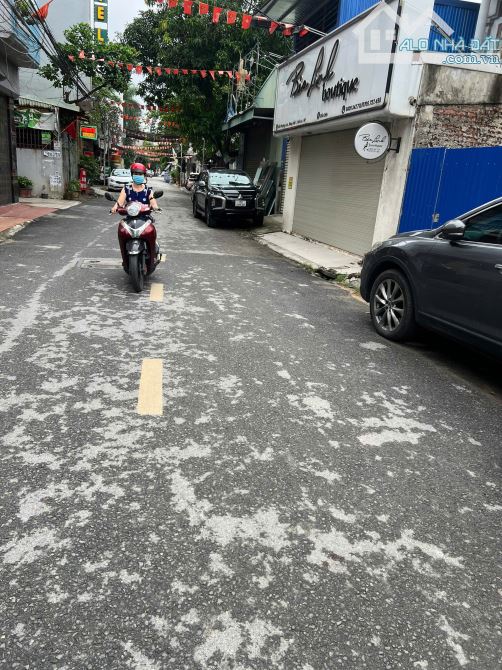Spcc Nóng: Mặt ngõ thông 2 ô tô tránh nhau Kiều Sơn - Văn Cao - Diện tích : 56.2m mt 4m02 - 2