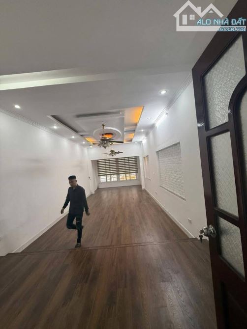 Tây Hồ lộng gió PHÂN LÔ - GIÁ ĐẦU TƯ - CHỦ THIỆN CHÍ  VỈA HÈ OTO TRÁNH - VỊ TRÍ VÀNG - AN - 2