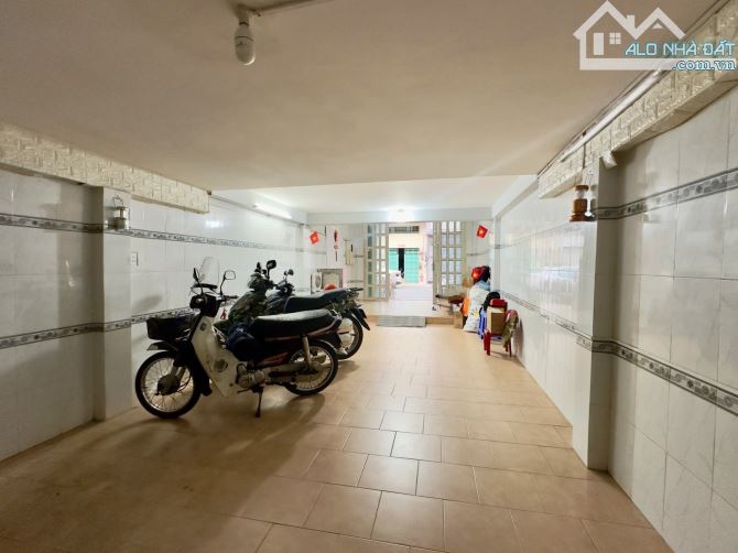 Nhà Mặt Tiền, P10, Q3 - Đường 10m Vỉa Hè - 83m²chỉ 20.x Tỷ - 2