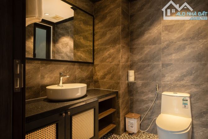 Bán khách sạn phố Đường Thành, 115m2, 8 tầng thang máy 20 phòng ngủ, 70.5 tỷ, ô tô, KD - 2
