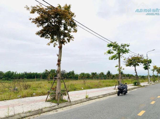 Bán cặp đất 200m2 đường Đầm Sen, B2-114 Nam Hoà Xuân. Vị trí sát sông đối diện biệt thự - 2