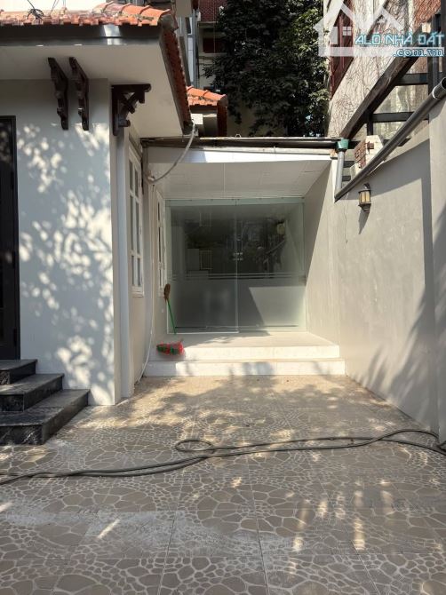 Cho thuê nhà Biệt thự Vườn Đào Lạc Long Quân, Tây Hồ. 45 triệu/tháng. Phù hợp làm VP, Cty - 2