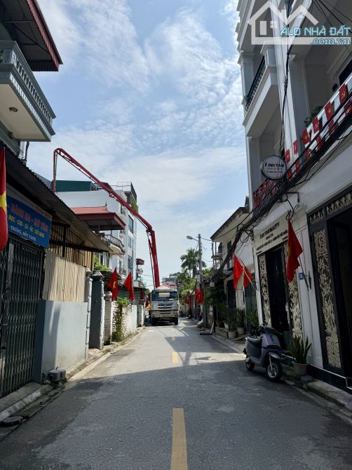 BÁN ĐẤT MẶT PHỐ LONG BIÊN - 76M MẶT TIỀN 5.19M - Ô TÔ TRÁNH - SỔ ĐỎ VUÔNG ĐẸP - 2