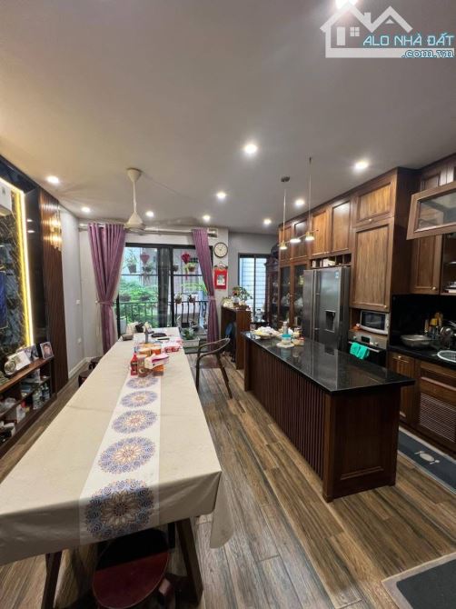 Bán nhà 5T Pháo Đài Láng ôtô đỗ 10m,lô góc,mặt tiền rộng,cầu thang giữa,DT 60m 5T MT 5,3m - 2