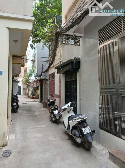 BÁN NHÀ 2 MẶT NGÕ – Ô TÔ ĐỖ CỬA – PHỐ VIÊN, BẮC TỪ LIÊM ✨ Diện tích: 38m² – Nhà cấp 4. - 2