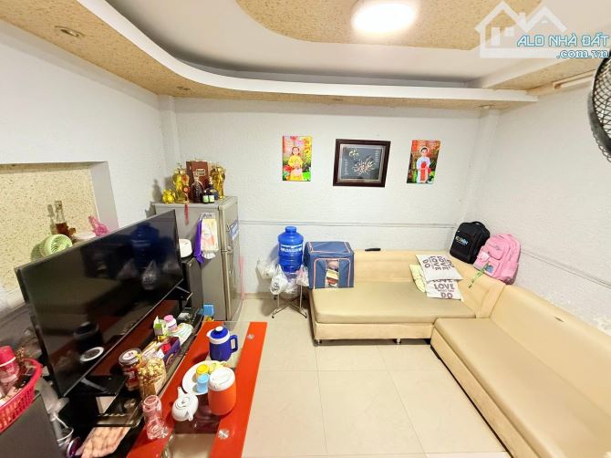 Hẻm ô tô 66 Trần Văn Quang, Tân Bình, 2 lầu, sân thượng, 3 phòng ngủ, chỉ nhỉnh 2 tỷ - 2