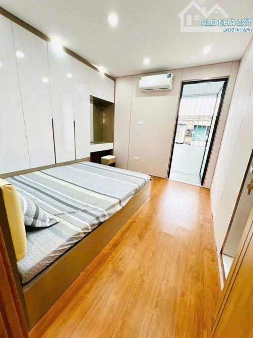 NHÀ TẬP THỂ ĐẸP - MẶT PHỐ QUỲNH MAI- FULL NỘI THẤT - 2 MẶT THOÁNG - Ô TÔ ĐỖ CẦU THANG - 2